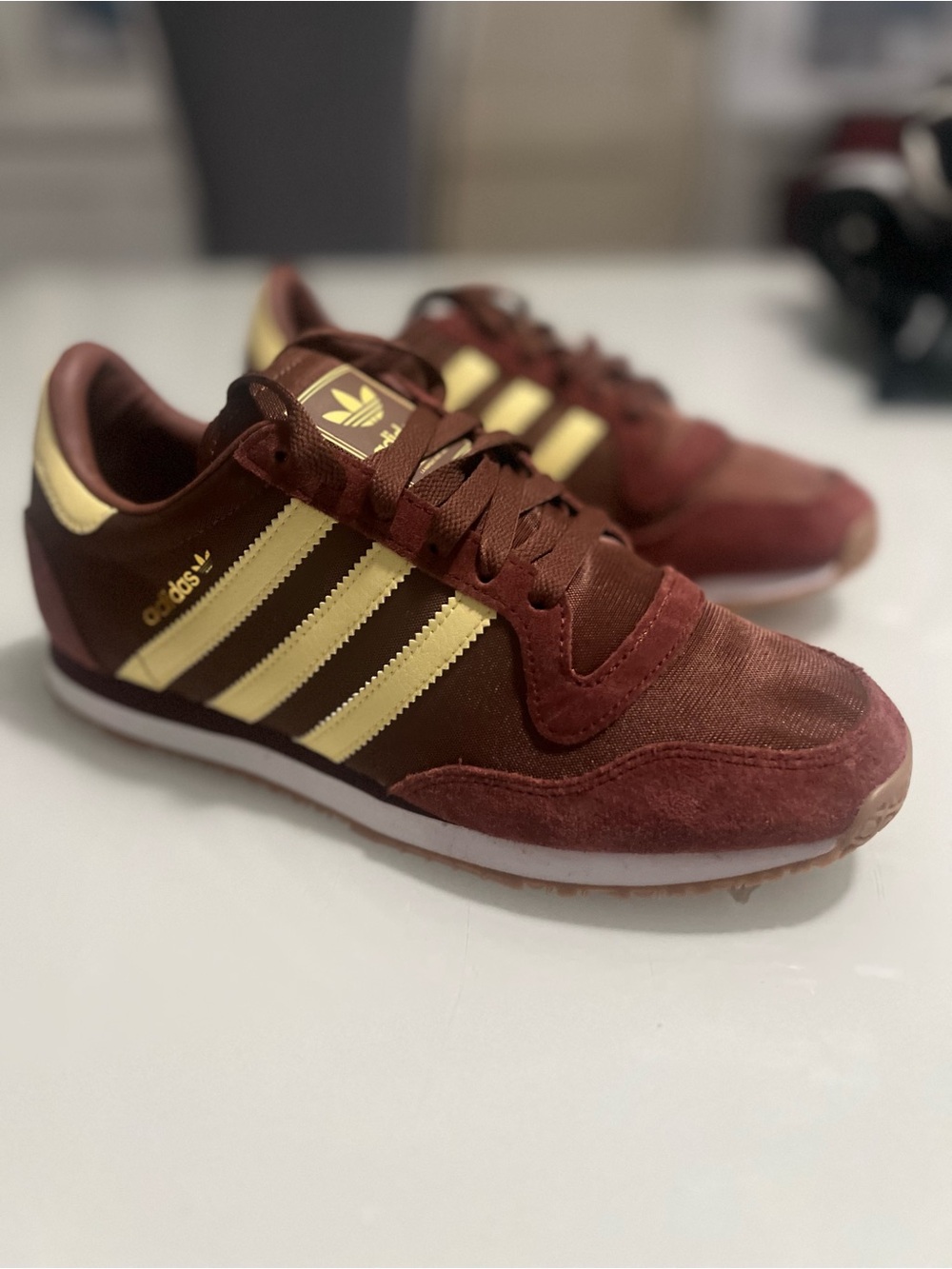 adidas Women’s GALAXY OG Maroon & Gold Retro Runner Sneakers SZ 7